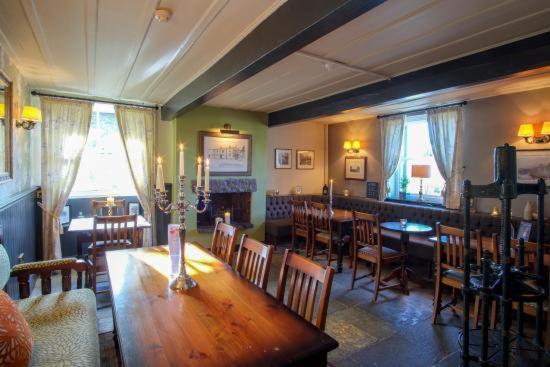 Bayley Arms Hotel Hurst Green  Buitenkant foto