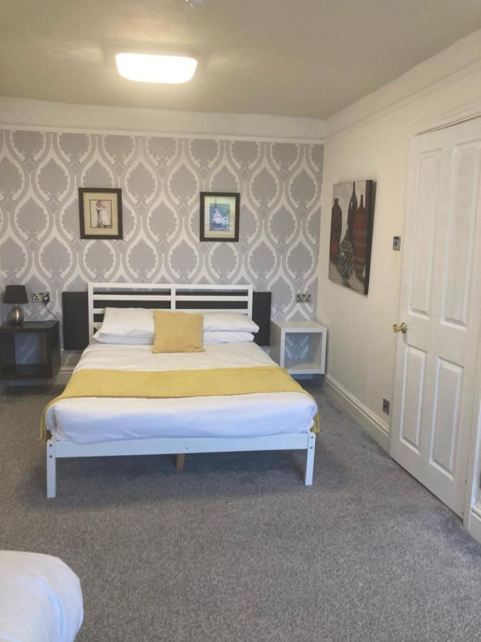Bayley Arms Hotel Hurst Green  Buitenkant foto