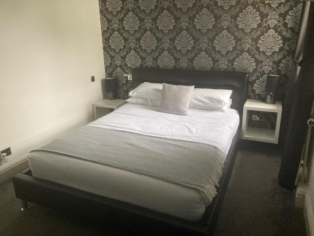 Bayley Arms Hotel Hurst Green  Buitenkant foto