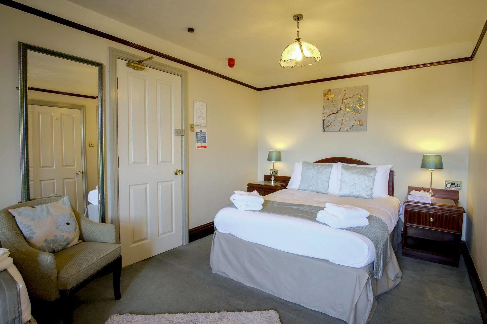 Bayley Arms Hotel Hurst Green  Buitenkant foto