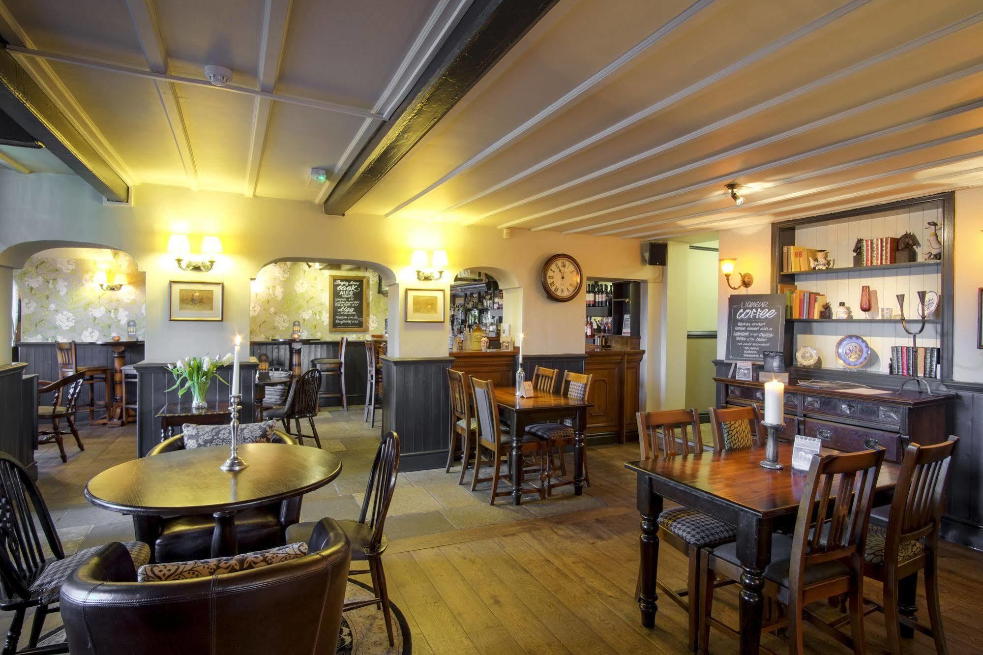 Bayley Arms Hotel Hurst Green  Buitenkant foto