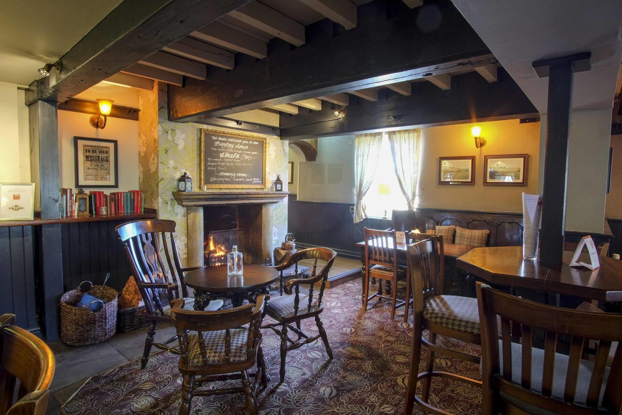 Bayley Arms Hotel Hurst Green  Buitenkant foto