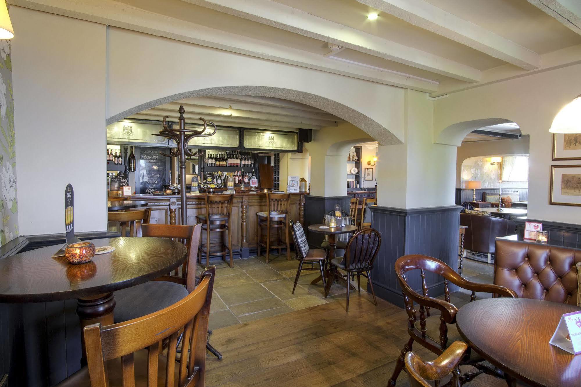 Bayley Arms Hotel Hurst Green  Buitenkant foto