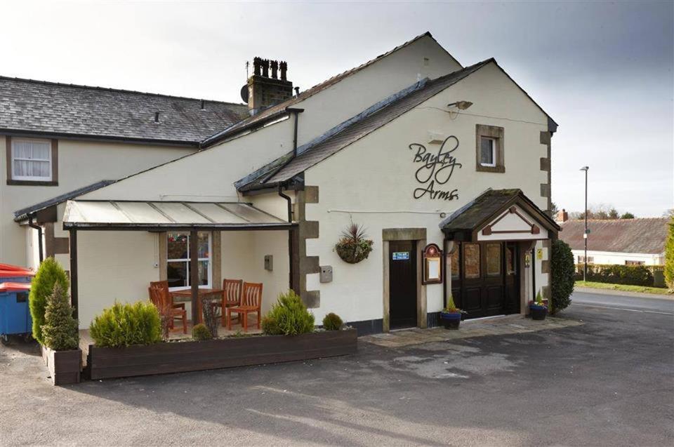 Bayley Arms Hotel Hurst Green  Buitenkant foto